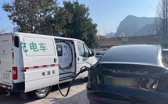 广灵汽车搭电